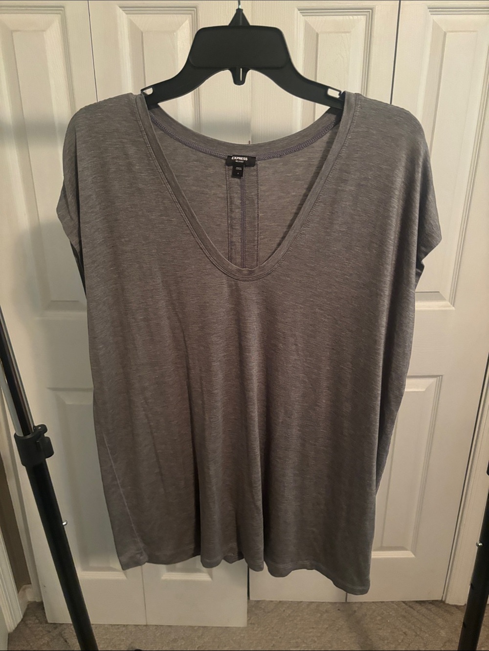 Express Women's Gray Scoop Neck Short Sleeve Tee